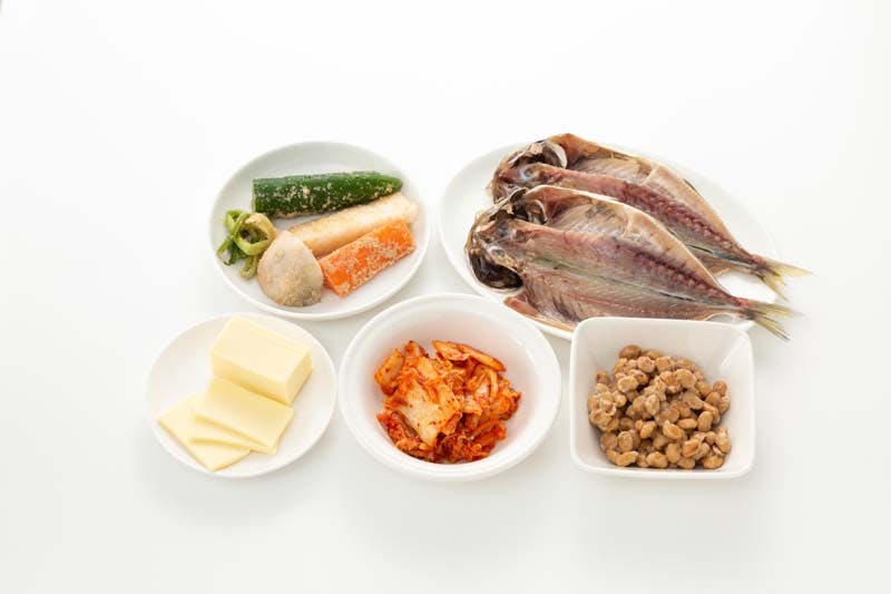 発酵食品(納豆、キムチ、チーズ、ぬか漬け、干物)のイメージ画像